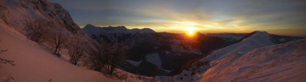 Sončni vzhod na planini Sleme (foto: Rok Kurinčič)